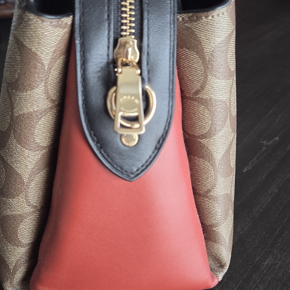 Coach Signature Brown and Red Women's Bag - Picture 4 of 10